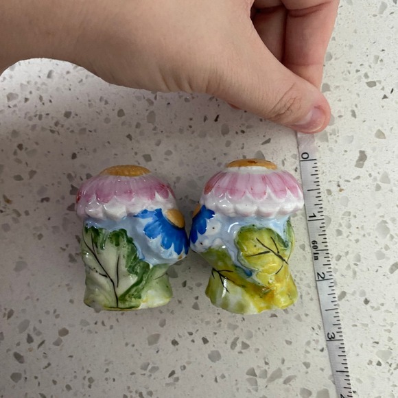 Vintage 40s Hand-Painted Flower Salt & Pepper Shakers Japan Ceramic Cottagecore - Picture 8 of 10